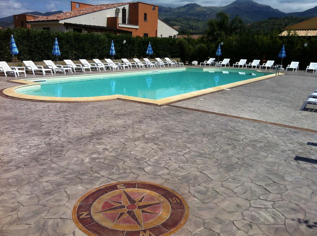 Case Vacanze Paradise Beach Vicino Cefalù PISCINA APERTA Campofelice Di Roccella Habitación foto